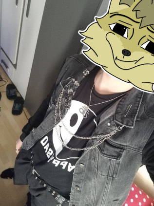 AjriTheFox tweet media