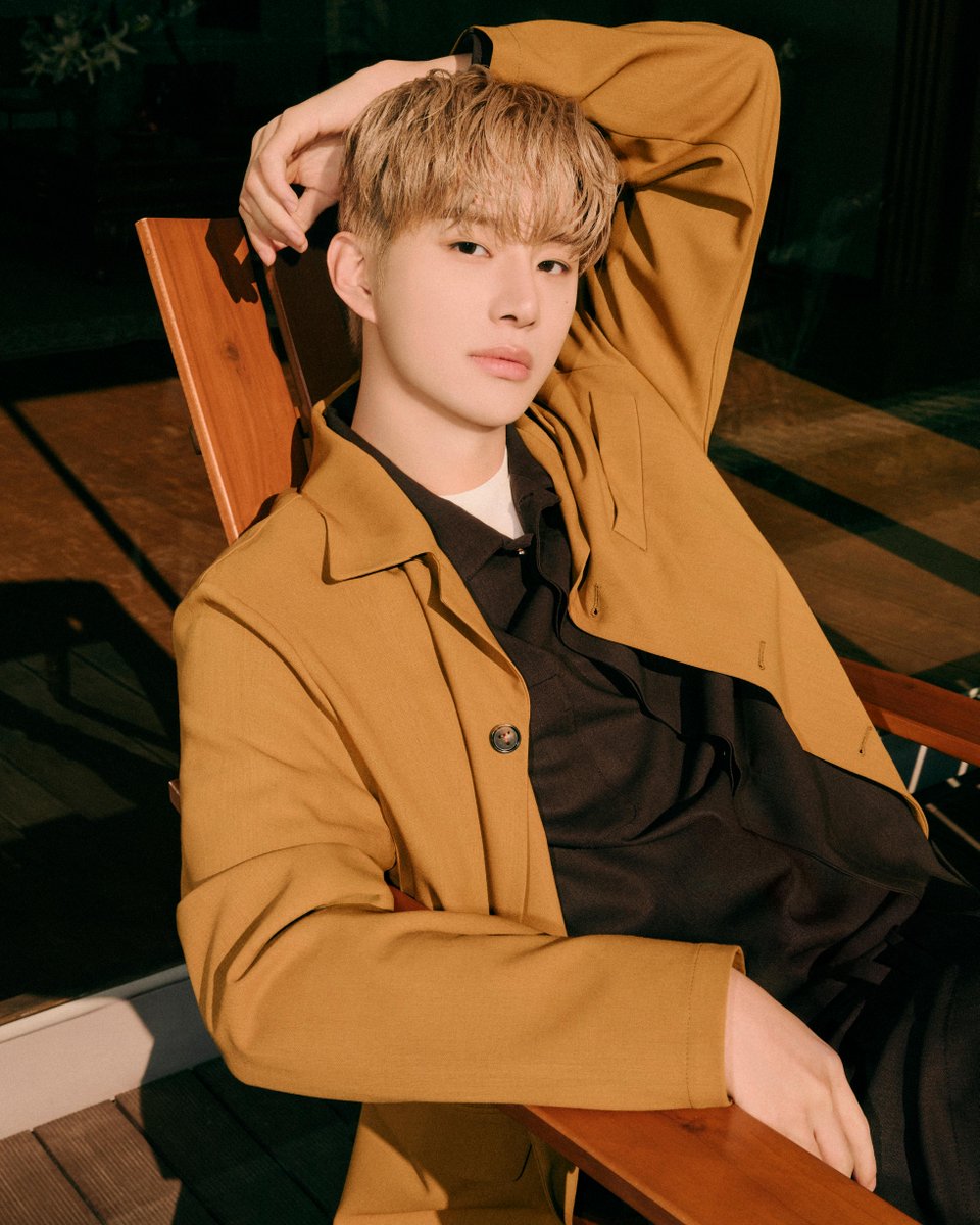 The essentials of a sunny afternoon: Tod’s iconic accessories, golden light and a sense of escape. Brand Ambassador Jungwoo embodies the Men’s silhouettes of the Spring-Summer 2026 collection.
Tod’s Creative Director: Matteo Tamburini
#TodsSS26 #Tods