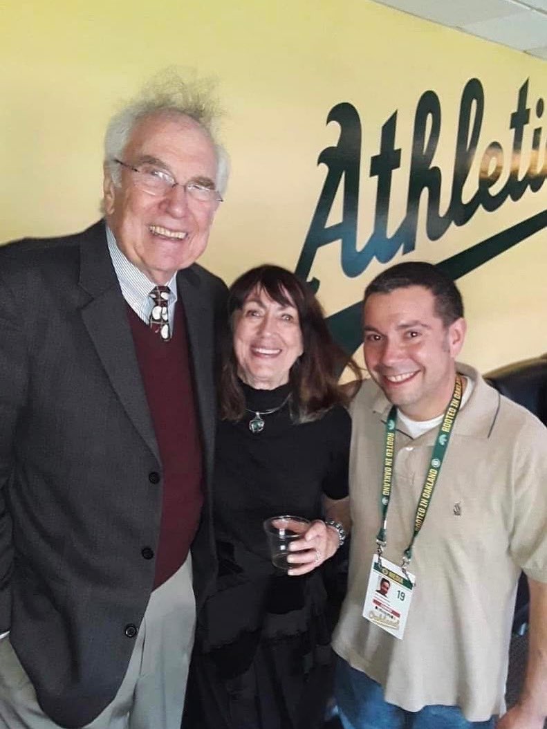 Dave Newhouse has died at 87. Dave was not only a great writer but an even better person . A gentleman who always cared about the people he came across in life . I will always be grateful to Dave for reaching out when my mom was diagnosed with Alzheimer’s.(1/2)