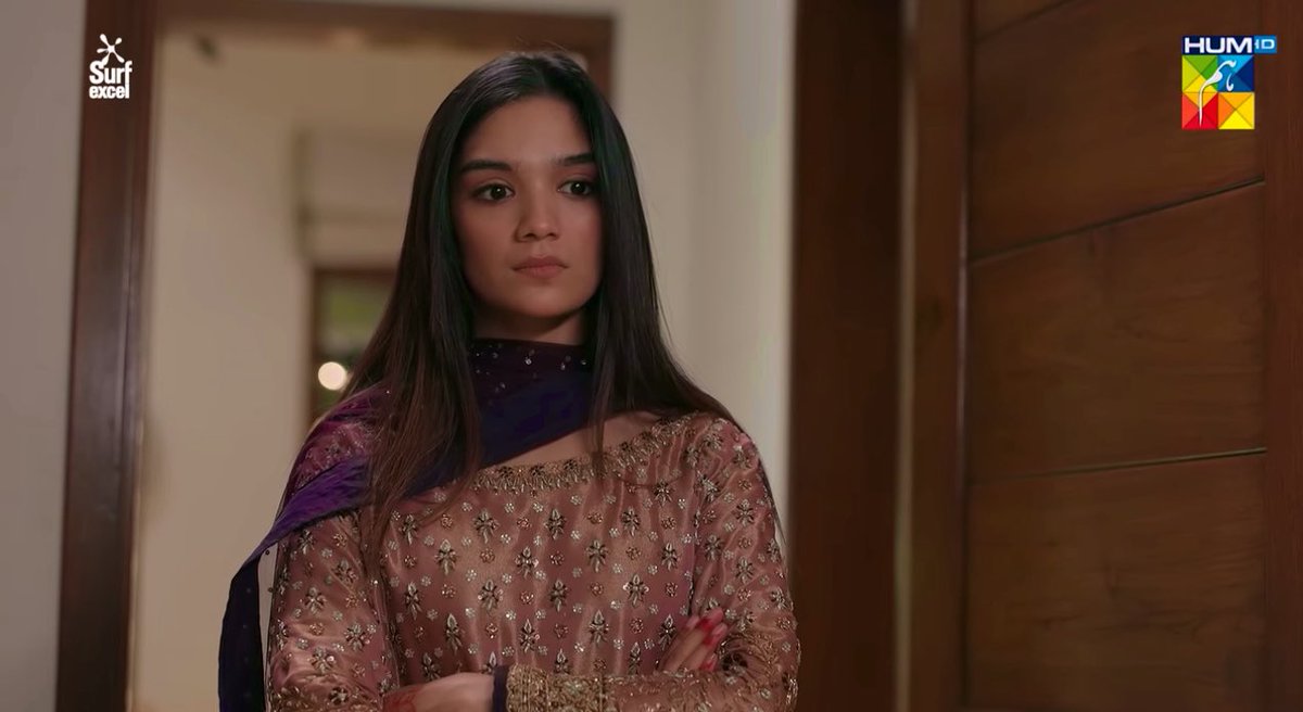 I can’t say enough how much I have come to adore Romaisa Khan. What a pleasant presence on screen and what a lovely , mature actor. Looking forward to many more plays with her. My favourite in #DekhZaraPyarSe