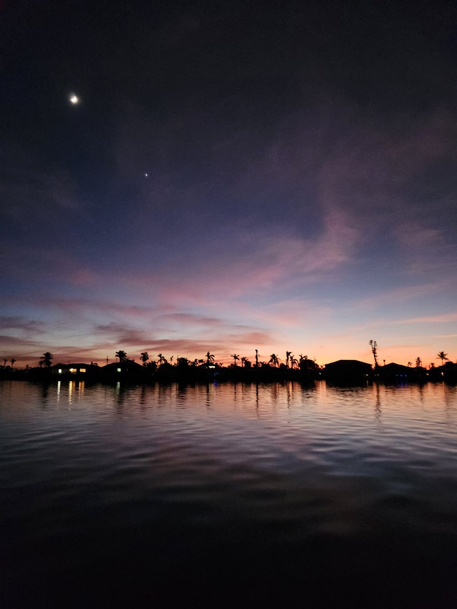 zenmaster0910's tweet photo. @PNWG_NATURE Matlacha, FL taken with my phone from the boat on our way home. https://t.co/ns9eWs6BEM