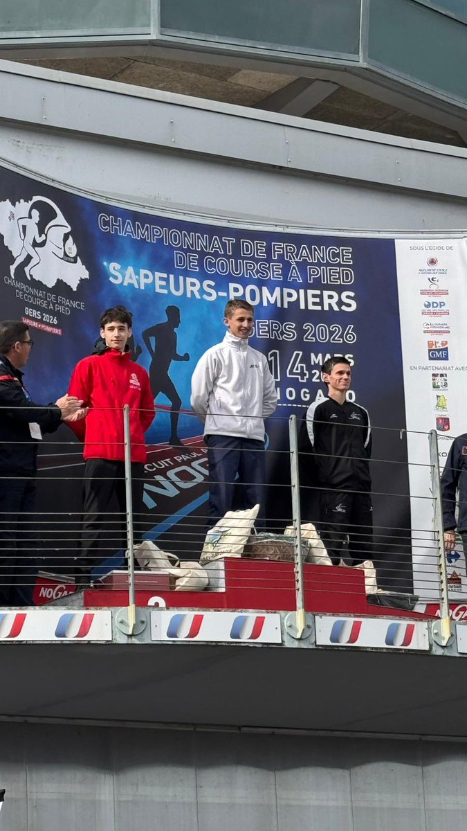 Pompiers13 tweet media