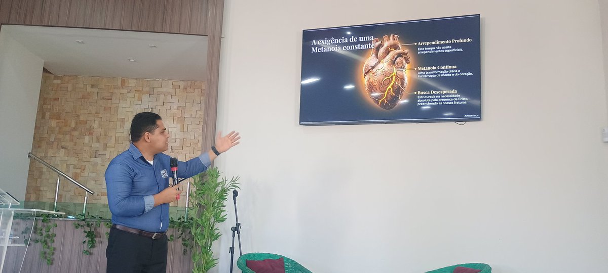 Nosso pastor Romulo dando palestra para liderança do distrito. 
Concílio de Líderes 
Identidade Missionária e Consagração. 
<a href="/PrPauloKi/">Paulo Fernando Gomes</a> 
<a href="/iasdape/">Adventistas PE Leste</a>