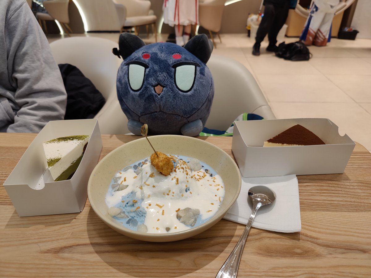 MinsonLu's tweet photo. #FishingForFortune
Bean eats first 
@arknightsleeves 
@PopupGamingNYC https://t.co/dasvRUiNTM