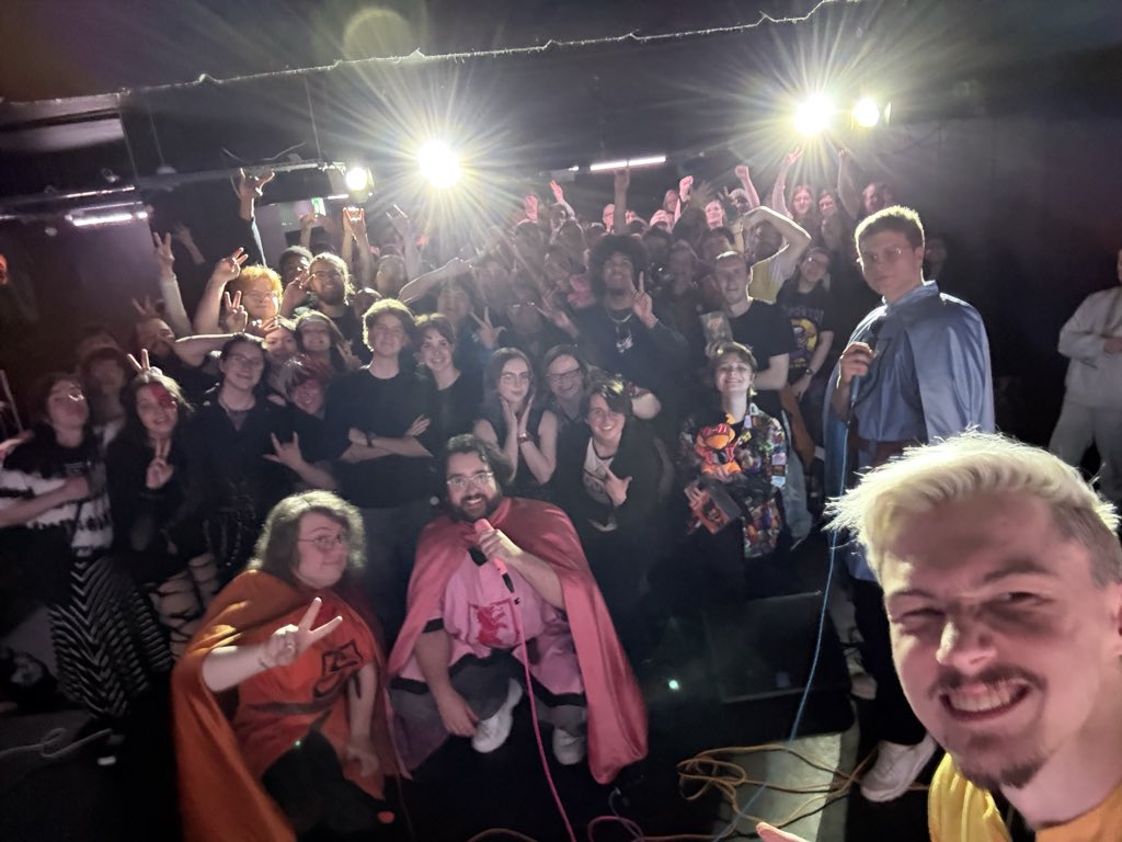 CONNOR QUEST! tweet media