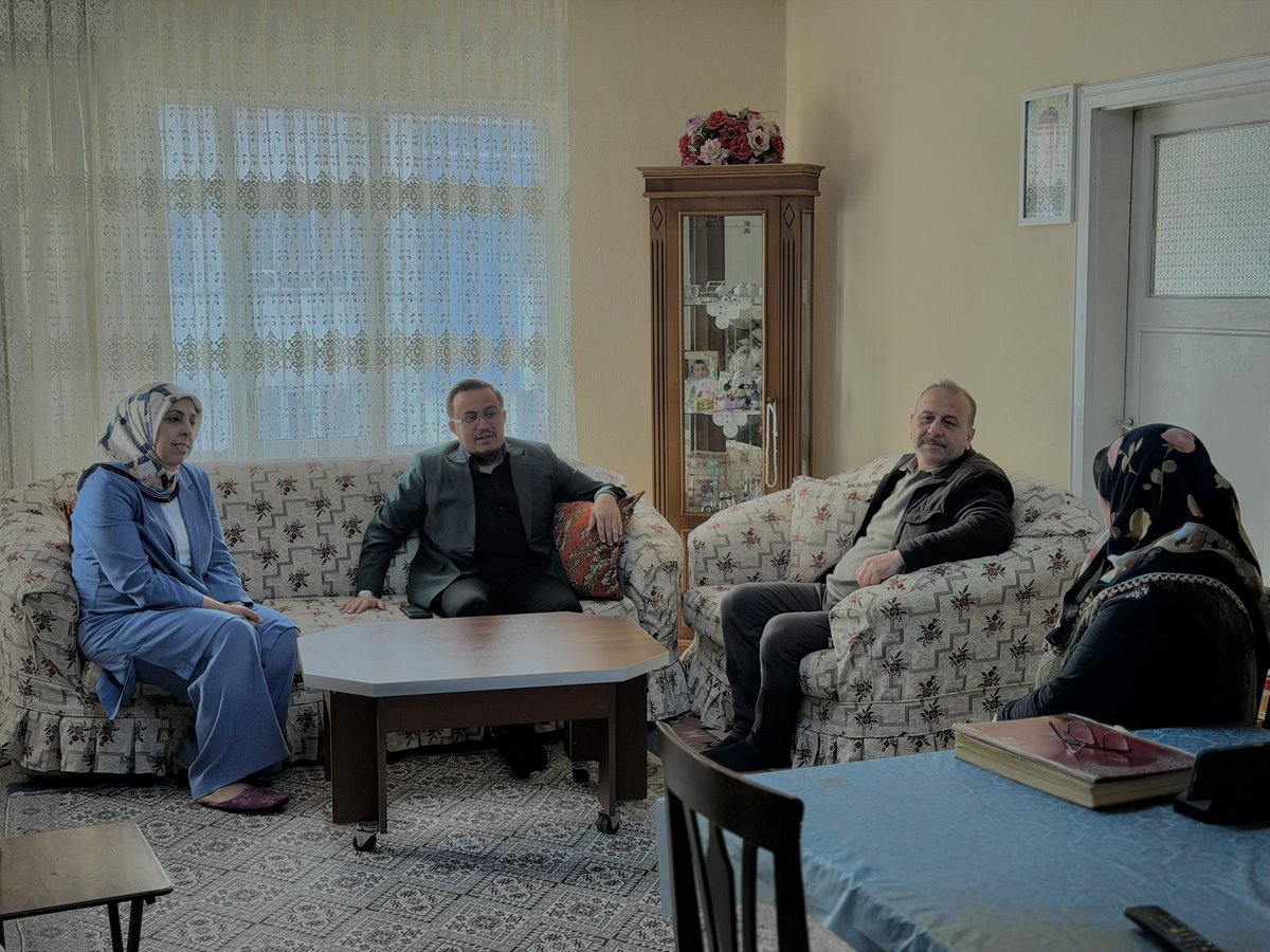 📍 Mareşal Çakmak Mahallesi

Ramazan ayının huzur ve bereket dolu atmosferinde; Sözcü, Temizel ve Şen ailelerimizi ziyaret ederek samimi sohbetler eşliğinde gönül bağlarımızı pekiştirdik.