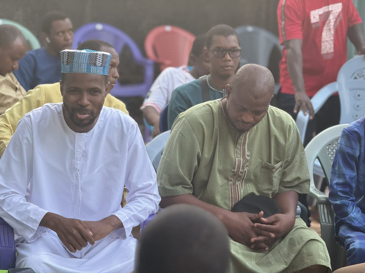 dongholtouma's tweet photo. Rupture du jeûne [Donghol Touma]

Des jeunes de notre sous préfecture et d’autres amis ont eu le plaisir de se retrouver hier soir chez Malal Diallo à l’occasion d’une rupture collective du jeûne.
#DongholTouma #Ramadan #Iftar https://t.co/HMv2C4Nqyp