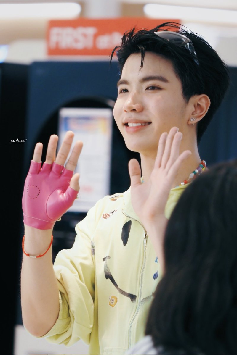 SCHWNSiGHT tweet media