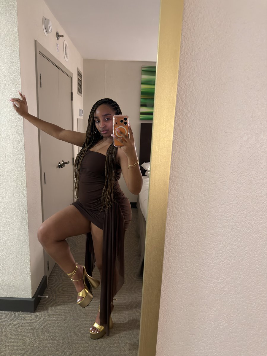 _lilmayaa's tweet photo. year 29 🤎🥂 https://t.co/yT6lYJnIRP