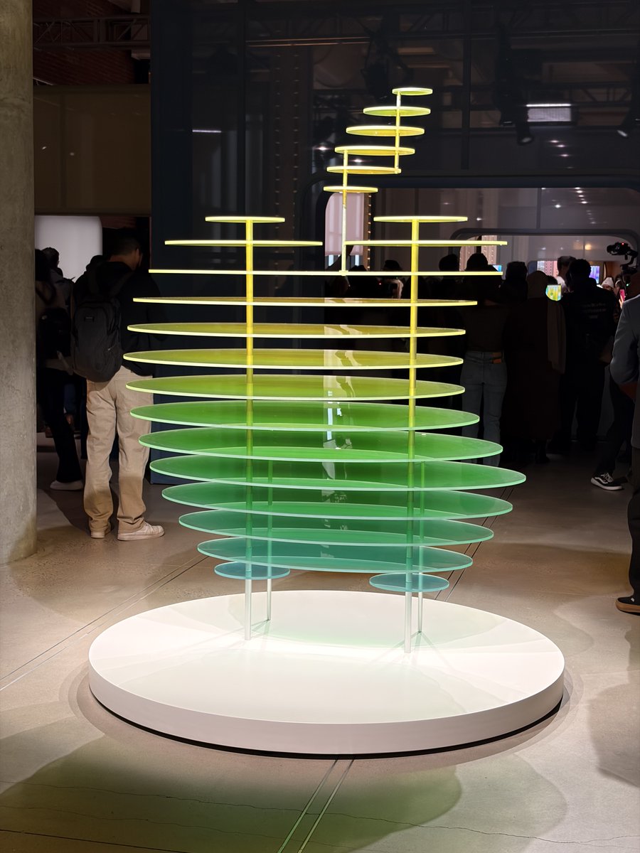 BasicAppleGuy's tweet photo. Apple sculpture game is 💯 https://t.co/nBTYxdtHDJ