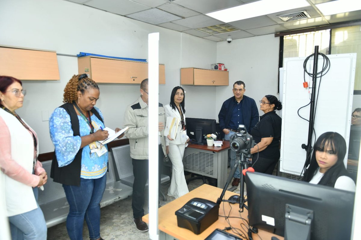 juntacentral's tweet image. Como parte de los preparativos para el proceso de renovación de la #NuevaCédula, el presidente de la #JCE, Román Jáquez Liranzo (@RomnJquez), durante esta semana realizó un recorrido de supervisión por varios Centros de Cedulación, con el objetivo de verificar el avance de los