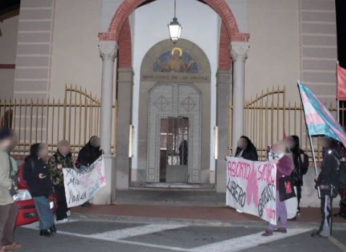 Protesta contro l'adorazione, campana a morto per la libertà di culto

La campana per i bimbi non nati, che suona anche a Imperia, manda fuori di testa i collettivi che mostrano la loro natura satanica. Contro l'adorazione eucaristica...

»🗞buff.ly/z7Xm1Po
