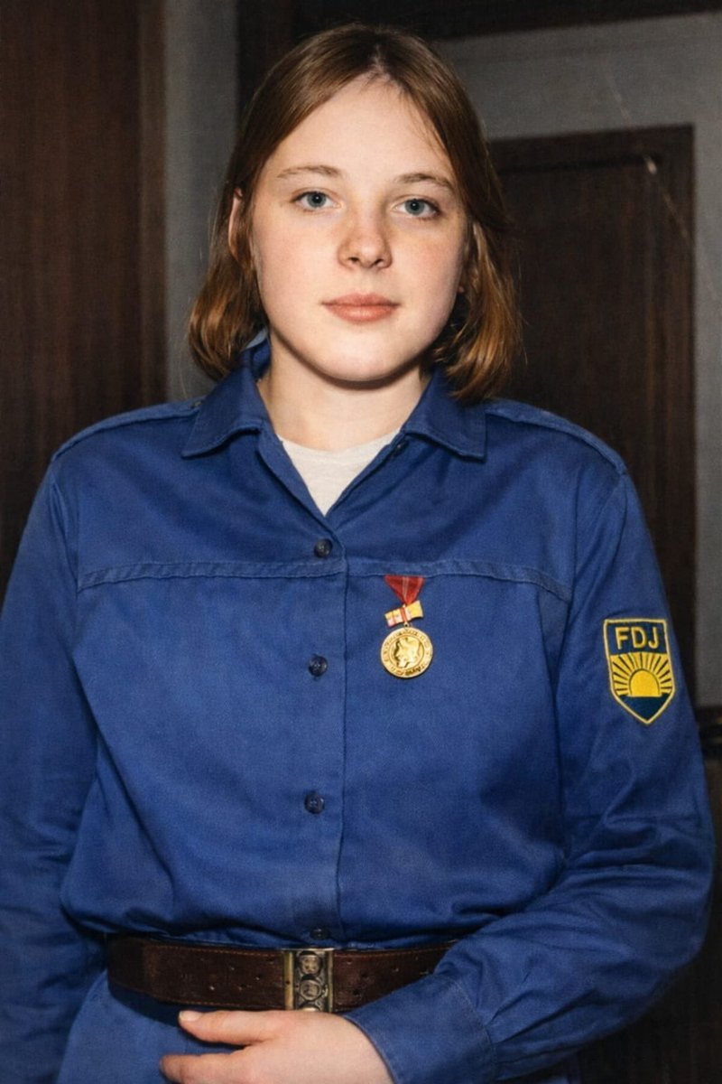WolfgangSchuett's tweet photo. Angela Merkel geb. Kasner, ehemalige FdJ-Sekretärin für Agitation und Propaganda, staatstreue DDR-Wissenschaftlerin mit Studienaufenthalten in der Sowjetunion, zur Zeiten der „Wende“ höchstwahrscheinlich Stasi- & KGB-Agentin, die nach ihrer Einschleusung in den Kohlschen CDU-Machtapparat mutmaßlich CIA-Doppelagentin wurde, so daß ihre umfangreiche Stasi-Akte in den USA verschwand, jedenfalls mit dem klar dezidierten Auftrag versehen, das deutsche Volk in seiner angestammten Art und Weise durch millionenfache Migration abzuschaffen.
@CDU