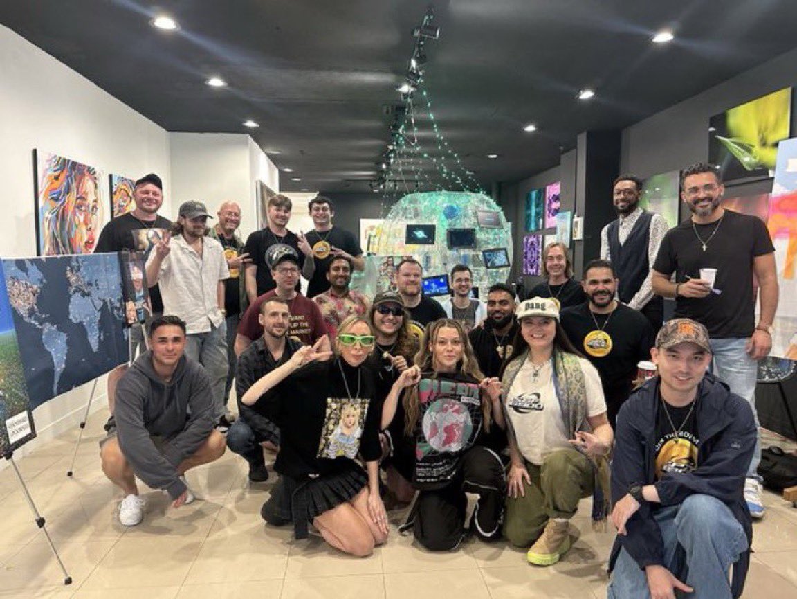 Rocknrolla tweet media