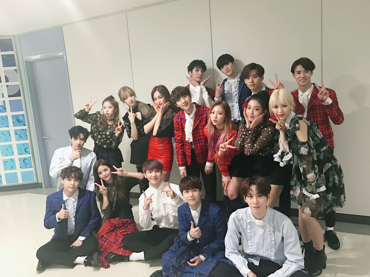 CLCvideoArchive's tweet photo. 170118 CLC &amp; Pentagon Twitter update: at Show Champion

#SEUNGHEE #오승희 #OH_SEUNGHEE #YUJIN #최유진 #CHOI_YUJIN #SEUNGYEON #장승연 #CHANG_SEUNGYEON #SORN #손 #YEEUN #장예은 #JANG_YEEUN #ELKIE #엘키 #EUNBIN #권은빈 #KWON_EUNBIN #CLC #씨엘씨 https://t.co/VkzgWEBH32