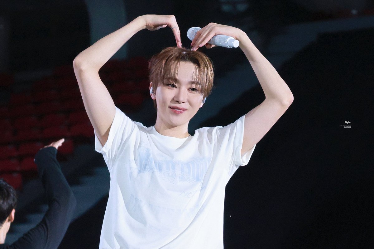 𝑠𝑖𝑔ℎ𝑡 tweet media