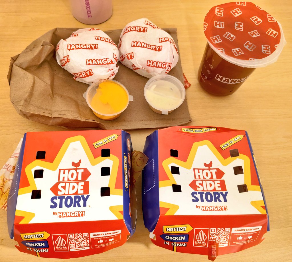 semurbetawi_'s tweet photo. Lagi butuh asupan yang bikin melek? ๐
๐ถ๏ธ Cobain duo jagoan Hot Side Story nya @hangry_id, deh!
โYg Nashville bumbunya ngeresap bgt, pedas khas rempah.
Terus, Chicago BBQ buat yg suka sensasi smoky manis tp tetep dapet pedasnya. Kulitnya garing pol meski udah dibalut saus! ๐๐ฅ https://t.co/MTNF1vlCLu