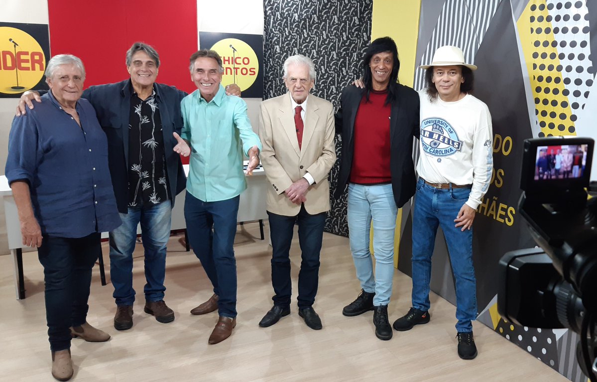 Hoje SHOW DO CARLOS MAGALHÃES na TV CIDADE (Teresópolis, RJ) e para mais 13 Emissoras de TV no Brasil 📷📷📷📷📷📷📷
Na foto: Chico Santos (Diretor Musical / Cantor), Luiz Gareau (Cantor), Marcos Casanova (Comunicador), Carlos Magalhães (Apresentador), Kaldy Veloso (Cantor) e Eu.