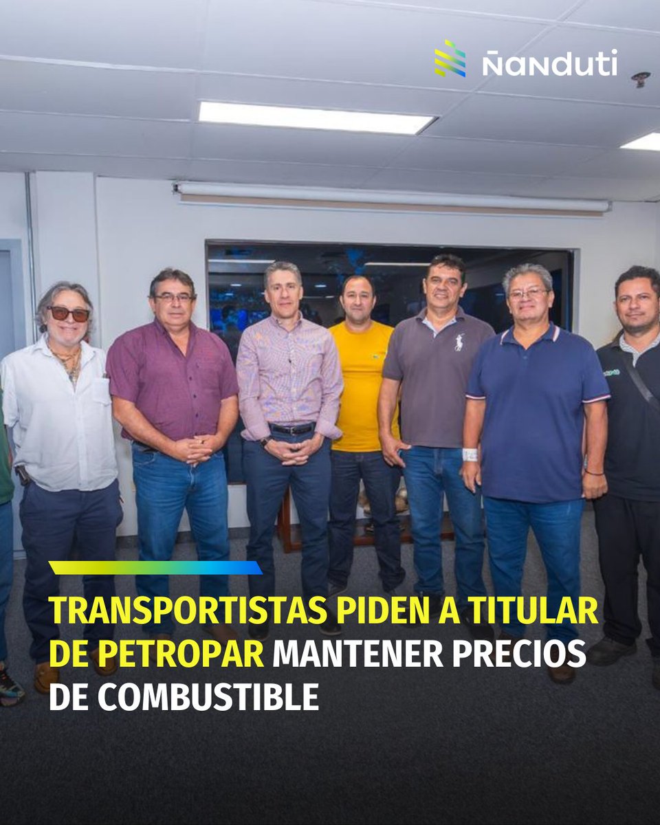 nanduti's tweet photo. ⛽️Transportistas piden a titular de Petropar mantener precios de combustible

👉Representantes de diferentes gremios del transporte se reunieron con el nuevo presidente de Petropar, William Wilka, para solicitarle que se mantenga el precio del combustible. 

👉La reunión contó con la participación de representantes de sindicatos de la entidad petrolera estatal. 

🗣️"Solicitamos que se mantenga el precio del combustible. El sector del transporte mueve la economía del país y por esa razón le hemos solicitado para que se pueda seguir manteniendo", expresó Juan Villalba, presidente de la Federación de Camioneros del Paraguay.

👉Según Villalba, Wilka se comprometió a hacer lo posible para mantener los precios, aunque advirtió que la situación internacional del petróleo es un factor que incide en la subida de los precios. 

🗣️"Nos dijo que iba a poder mantener hasta donde pueda, porque no es un problema particular, sino lo que acontece a nivel internacional, eso es lo que acarrea la suba del combustible, pero que él va a dar la cara para explicar la situación y comentar las cosas por sus nombres", agregó Villalba.

👉Así también, durante la reunión se habló sobre la situación de los cañicultores de Troche. Sobre el punto, Villalba espera que se de alguna solución lo más rápido posible. 

#Ñanduti