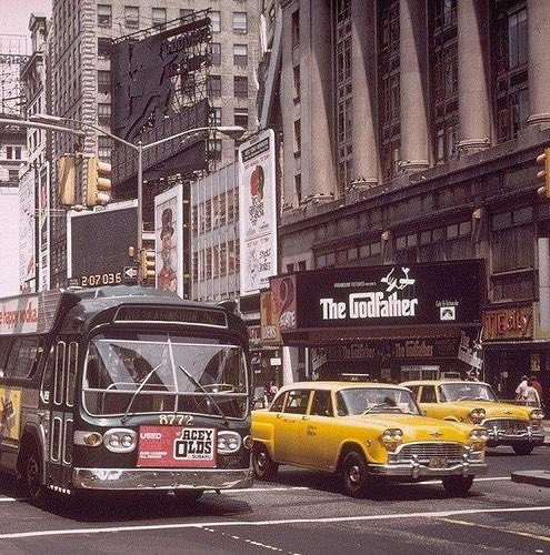 Francis Ford Coppola's 'The Godfather' premiered at the Loews's State Theatre in New York City on this day in 1972 ✨🌹