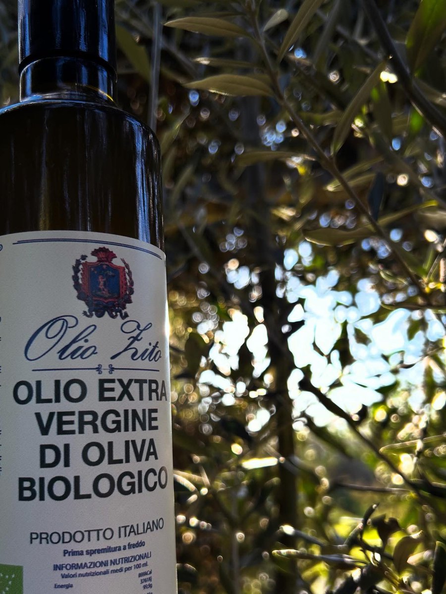 OlioZito's tweet photo. C’è una luce in Sicilia che non esiste altrove, il cielo e la terra si fondono in un eterno istante di bellezza. 
Per noi custodire tutto ciò è un privilegio! 

Assapora la bellezza 👇🏻

• 380 5425381 
• oliozito@gmail.com

#OlioZito #ColtiviamoBellezza #AgricolturaBiologica https://t.co/rEBZ9MMevL