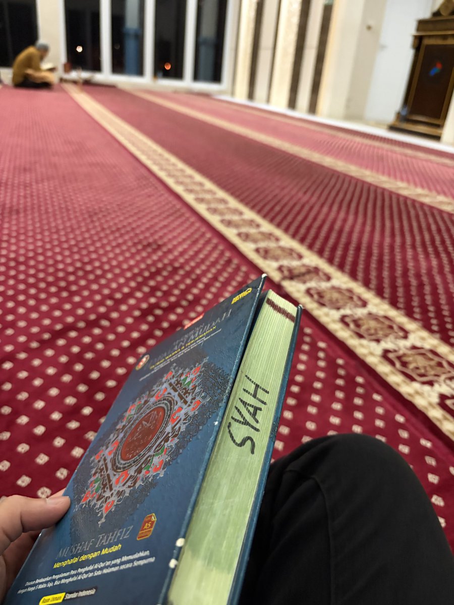 Ilhamakbar__'s tweet photo. InsyaAllah walaupun ayah ga ikut iktikaf lagi, qurannya bisa bantu jadi amal jariyah ayah di sana ya yahhh. Ah miss you a lott https://t.co/4ShwVBkn3h