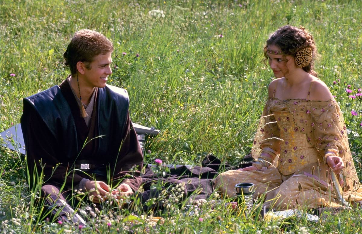 cinevow's tweet photo. Hayden Christensen and Natalie Portman in Star Wars: Episode II - Attack of the Clones, 2002 https://t.co/qEHtZcY7Ex