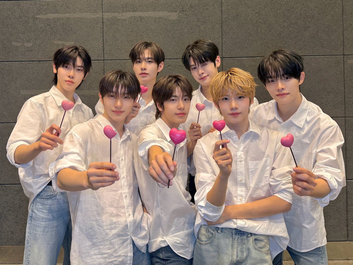 yeojuniekenshin's tweet photo. my clua, u deserve sm better 

#WE_REFUSE_CYE_RUSSIA_CONCERT #CLOSEYOUREYES #클로즈유어아이즈 @closeyoureyes_7
@CYE_MEMBERS7
@CYE_JPOFFICIAL
@sll_official_ https://t.co/bN2sp4OKZM