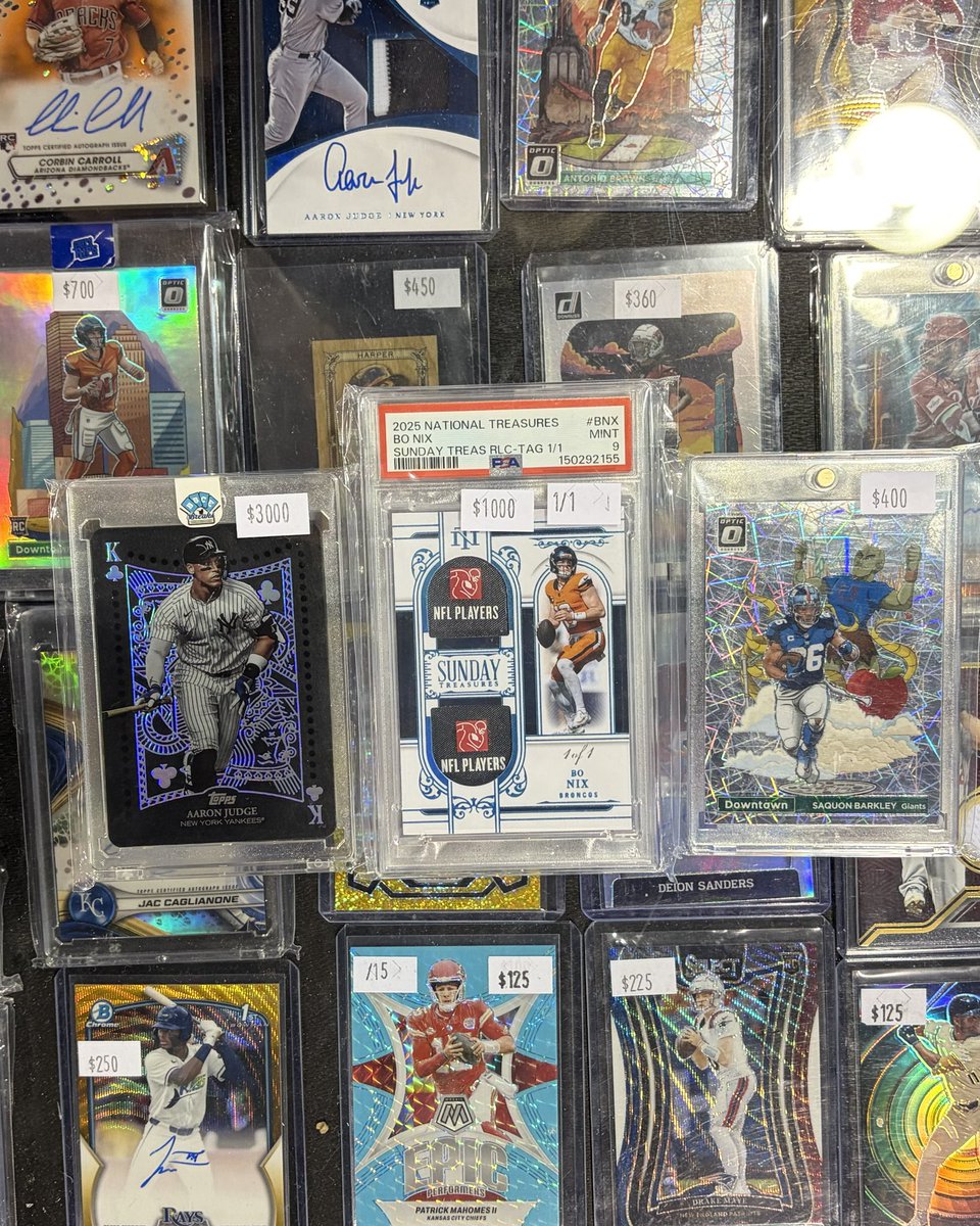 BBCExchange's tweet image. The 3 most asked about cards in our showcase today 👀
If you had to pick one… which are you taking?

#ChicagoSportsSpectacular
#SportsCards
#CardCollectors
#SportsCardCollector
#TheHobby