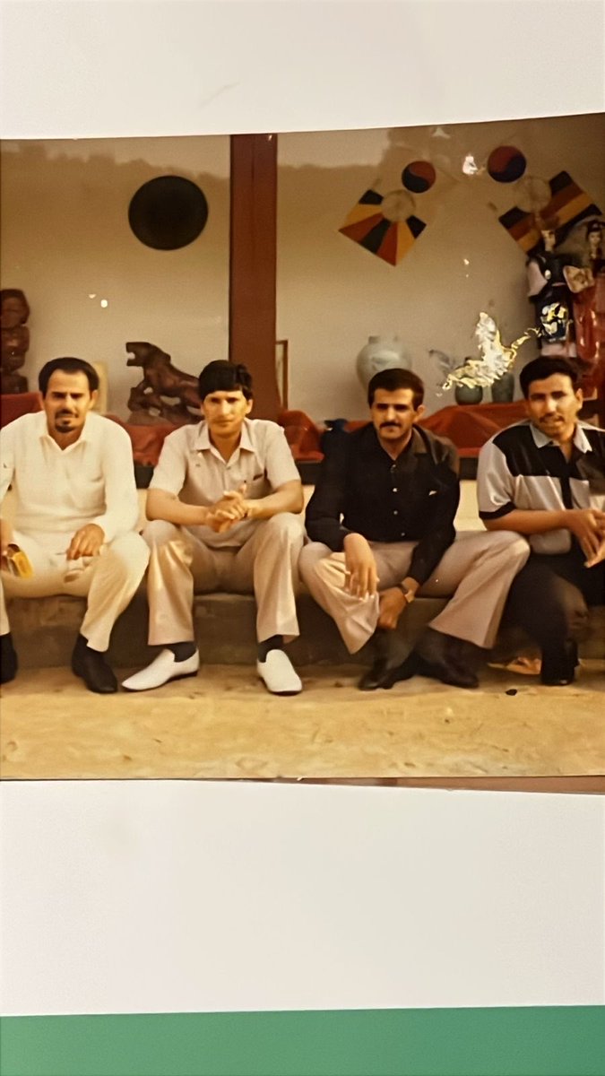 بكوريا الجنوبية عام 1986م ومع زملائي وإخواني الضباط ومن اليسار اللواء عبدالعزيز الشباط (حارس) نادي الفتح سابقا واللواء عبدالرحمن غرامة الشهري والعميد عبدالعزيز عبدالله الحميدين