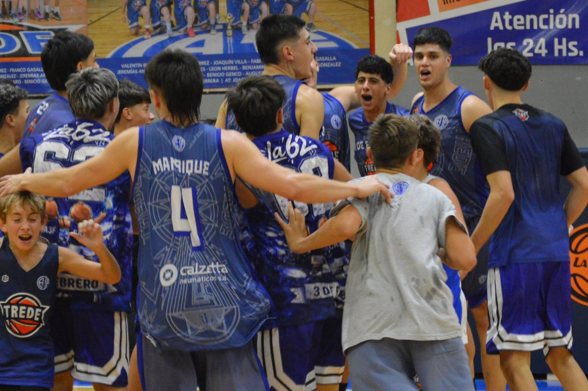tredebasquetok's tweet photo. 💥 ¡Volvieron las noches del Federal en el Larramendy!

💪 ¡Seguimos!

¡VAMOS TREDE! 💙🤍🏀
#SomosPasión #SomosFamilia #TredeBasquet #ORGULLODEPERTENECER #LaLigaFederal https://t.co/zVJ8VYfe8j