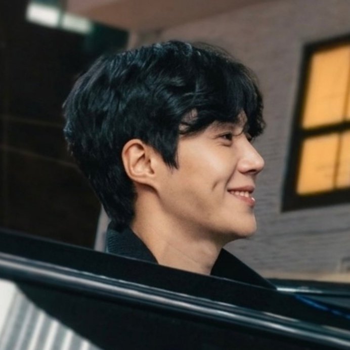 isn't crazy he just looks the same from 10 years ago 🙃