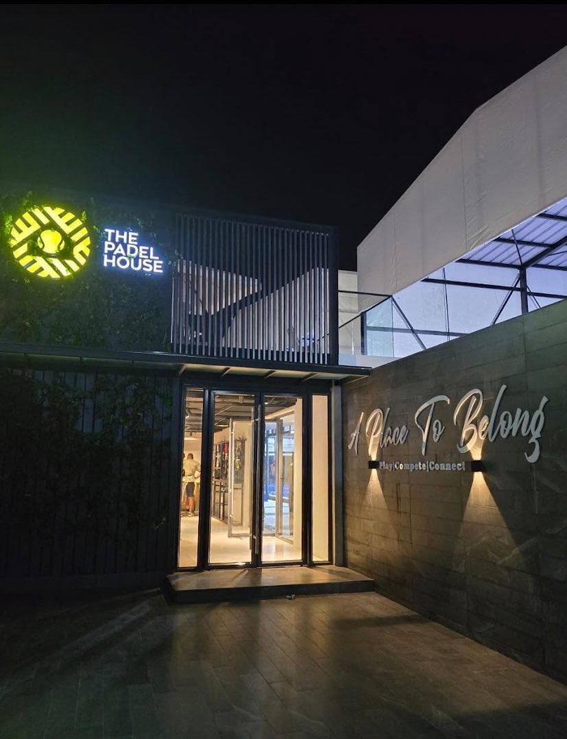 It’s not everytime you have to go to restaurants, sometimes have fun with your friends playing padel🫢

Padel house
📍 41 Ribadu road, Ikoyi 

Budget: 100k per hour(Group of 4)