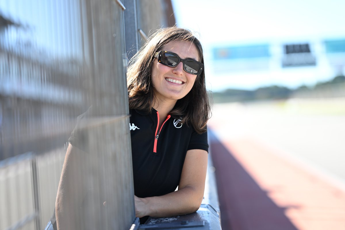 🔥 ¡Madrid se prepara para la Fórmula E! 🔥

‼️ Este domingo 15 de marzo, Tatiana Calderón pilotará un Fórmula E en la calle Dr. Esquerdo: ¡desde las 12:00 horas!

🙌 La calle estará cerrada al público: habrá boxes profesionales, pantallas gigantes y zona VIP para disfrutar al