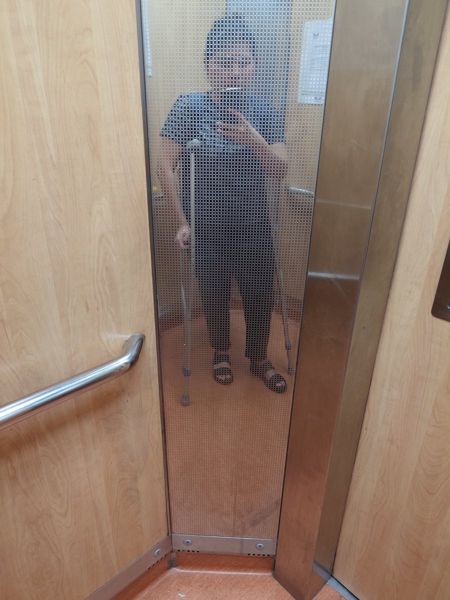 _stellakee's tweet photo. This sh!t hurts man. Past few mnths feel like a fever dream. I rly appreciate the lil things in life, such as being able to walk now 🥹 https://t.co/ib0fEBrQr2