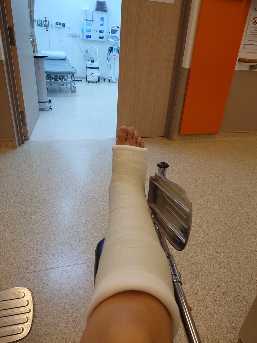 _stellakee's tweet photo. This sh!t hurts man. Past few mnths feel like a fever dream. I rly appreciate the lil things in life, such as being able to walk now 🥹 https://t.co/ib0fEBrQr2
