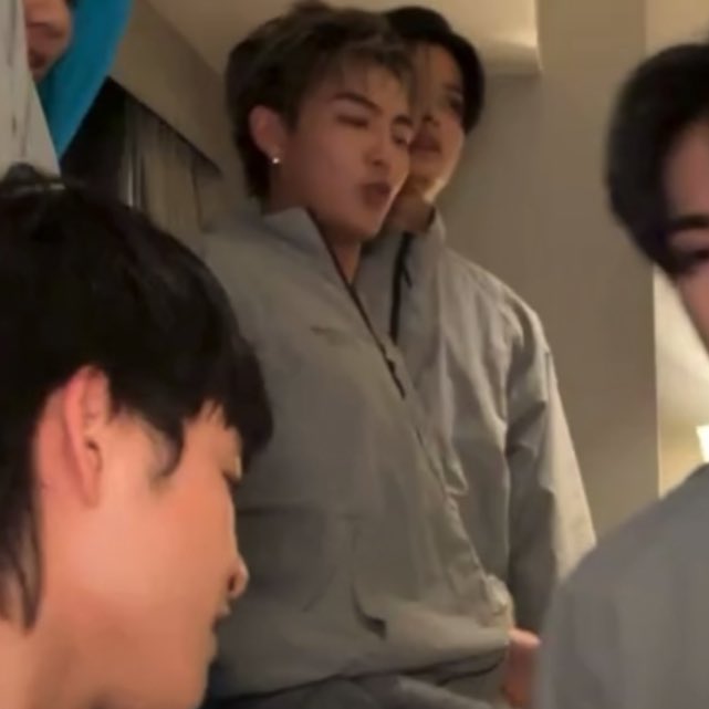 ฮมบ๊วย - slow tweet media