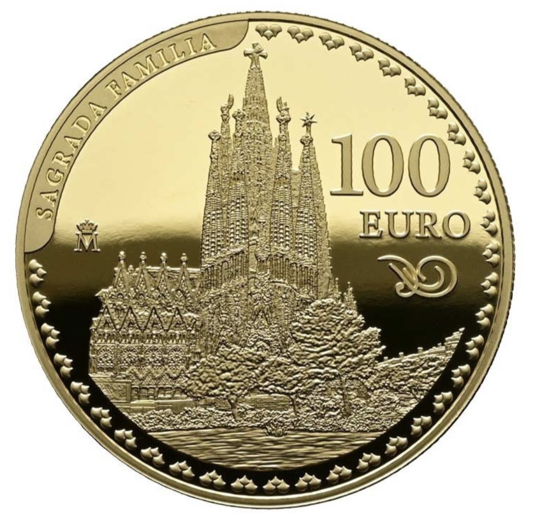 Òbviament s'han passat pel folre el nom oficial "Park Güell" i l'han castellanitzat, sense vergonya: "Parque Güell". I a Pere Milà li han espanyolitzat el cognom, sense escrúpols: "Milá".
Les monedes són tan i tan mediocres que semblen fetes així de malament per a ser ofensives.