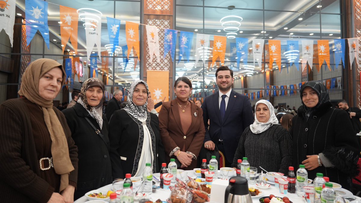 AK Parti Gaziantep teşkilatımıza geçmişten bugüne emek veren kıymetli dava ve yol arkadaşlarımızla vefa iftarında buluştuk. Birlik ve kardeşlik içerisinde nice hizmetlere vesile olan bu güzel buluşmada, davamıza katkı sunan herkese gönülden teşekkür ediyorum.

Birlikte