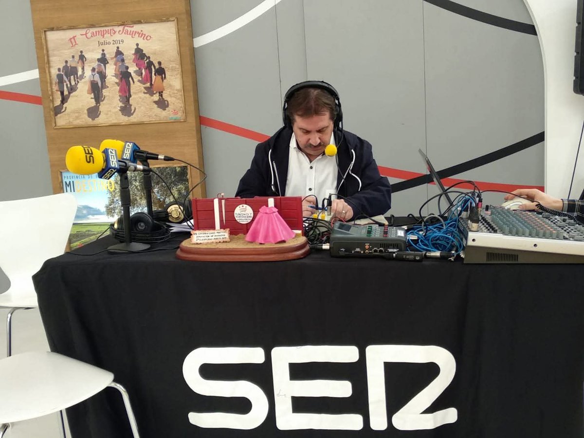 PressBadajoz's tweet photo. La Asociación de la Prensa de Badajoz lamenta el fallecimiento de José Luis Capilla, compañero de la Ser Vegas Altas 📻🎙️
Un abrazo a su familia 🫂 https://t.co/WZgbT8ODj2
