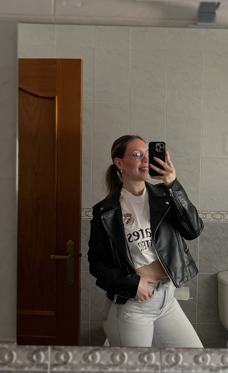 Andrea ♋️ tweet media