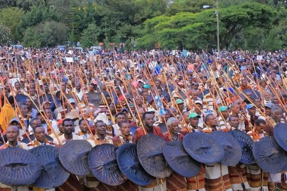 EthiopianNewsA's tweet photo. Across the #Sidama Region in Ethiopia, families gather in vibrant celebrations for the #Fichee-Chambalaalla New Year festival, a tradition recognized by #UNESCO, welcoming the new year with joy, culture, and unity. https://t.co/gQ2NZ5X57m