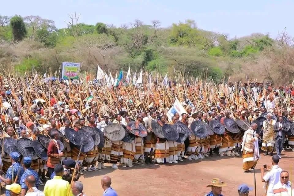 EthiopianNewsA's tweet photo. Across the #Sidama Region in Ethiopia, families gather in vibrant celebrations for the #Fichee-Chambalaalla New Year festival, a tradition recognized by #UNESCO, welcoming the new year with joy, culture, and unity. https://t.co/gQ2NZ5X57m