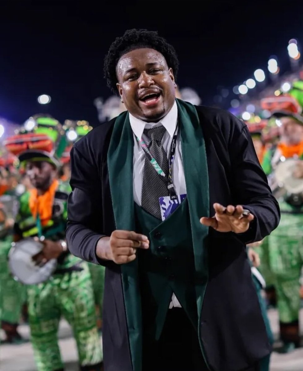 NOTA MÁXIMA E RENOVAÇÃO 🔥🚨

Império Serrano anunciou a renovação do Mestre Felipe Santos, o "Sopinha", para o carnaval de 2027.

Cria da casa, fez sua estréia esse ano a frente da Sinfônica do Samba com NOTA MÁXIMA!

Avante, meu cria! 👑💚