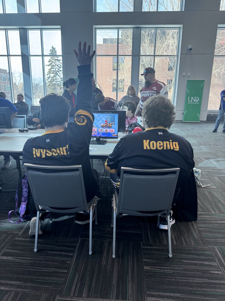 Ivysour! tweet media