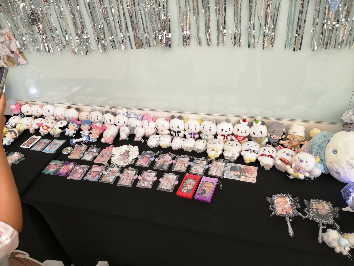 Dwitteul_l's tweet photo. ช่วยกันเติมจนเต็มโต๊ะ​ น่ารักมากกกก
#KPOPMERCH_IN_BANGKOK https://t.co/Lw6hvx3Wqd