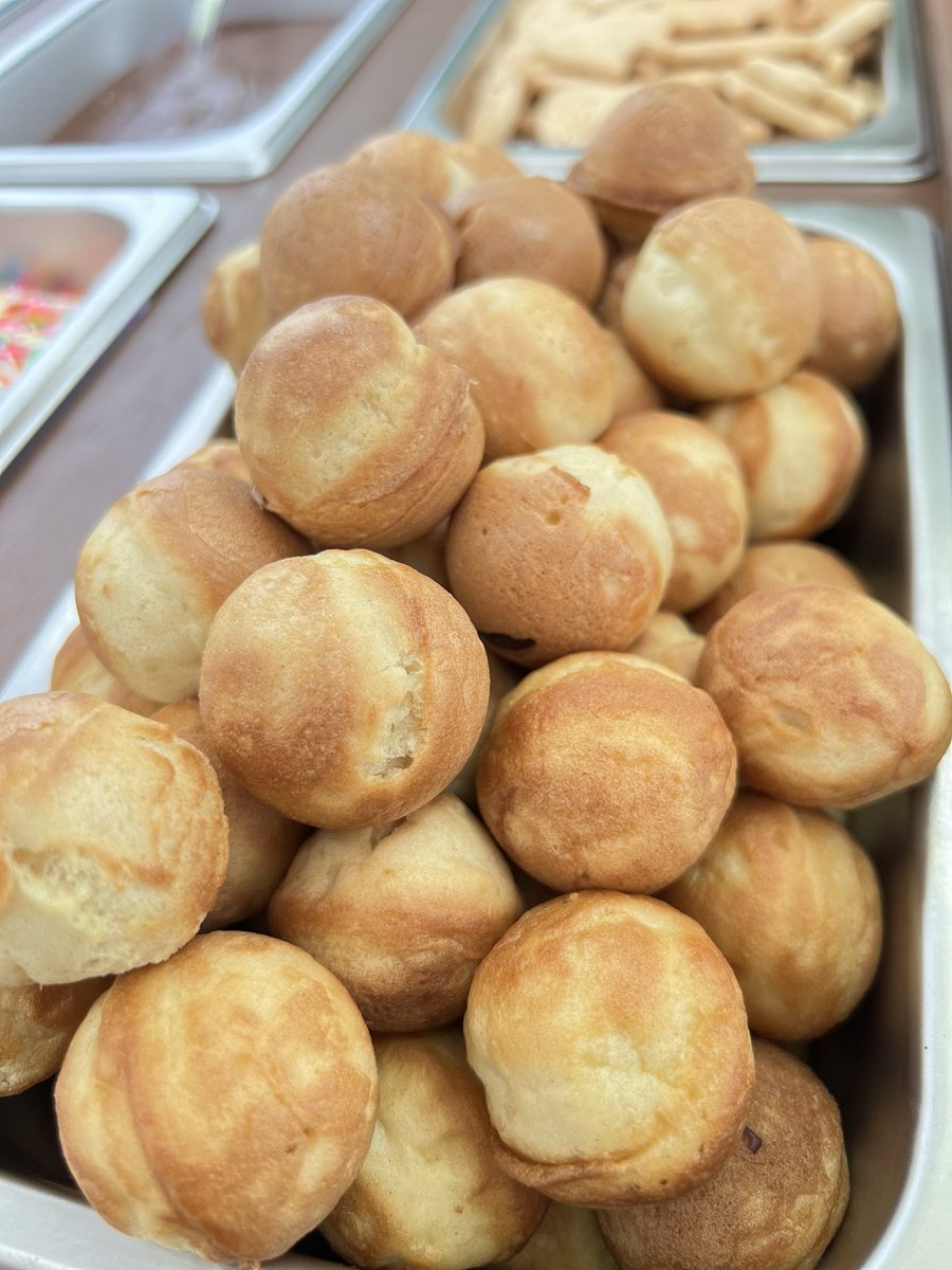 CLetitia_'s tweet photo. La particularité du buffet qu’on a dressé aujourd’hui c’est ce nouveau service qu’on propose pour évènements: Un bar à popcakes. 

Un franc succès qui a été apprécié de tous.
Merci à cette cliente qui a accepté d’ajouter ceci à son menu même sans savoir à quoi ça ressemblerait.❤️ https://t.co/wXh0RzChdJ
