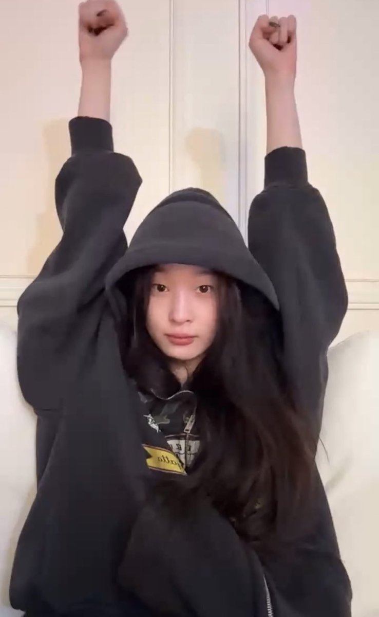 문오버 tweet media