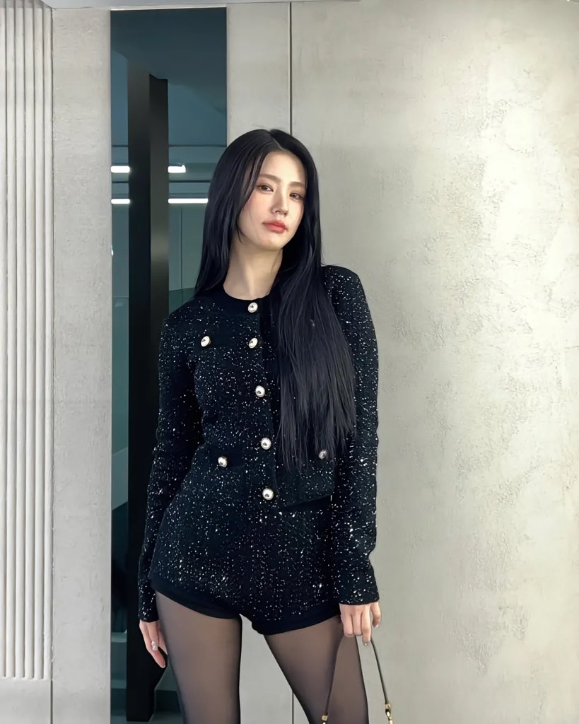 赵美延这腿部线条，有点财阀恶女的氛围感。 https://t.co/3HzOLZr81b