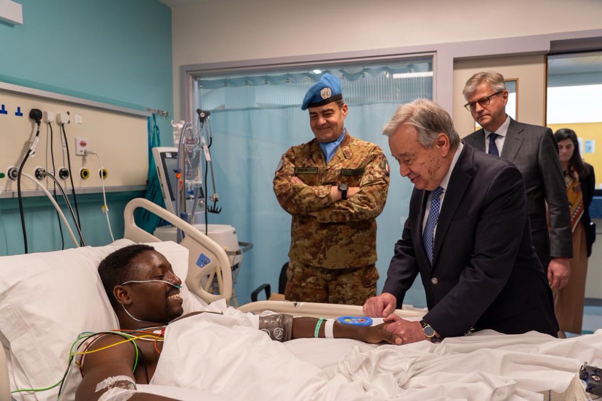 Lacroix_UN's tweet image. Humbled to meet Lance Corporal Albert Abrefa Busia of #Ghana &amp;amp; wished him a speedy recovery. Grateful for the courage &amp;amp; determination of all peacekeepers serving with @UNIFIL_ in these unprecedented times. An opportunity to remind all parties that peacekeepers are #NotATarget.
